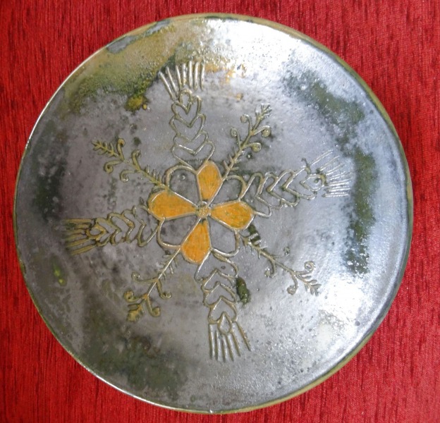 Dekoratīvs šķīvis. Latvija, keramika, 1940.-50. gadi, diam. 27 cm