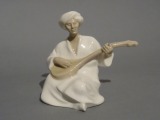 Uzbeks ar mūzikas instrumentu. Krievija, porcelāns, h 8,5 cm