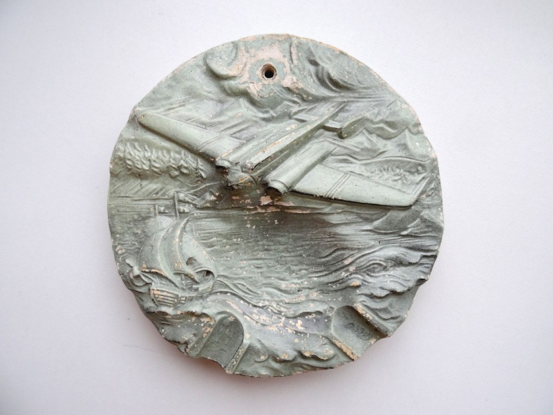 Ashtray gypsum d 18 cm