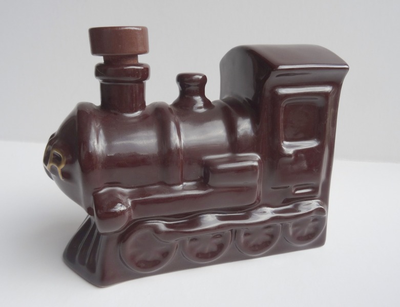 Balm bottle train, ceramics, h 15 cm; L 18 cm