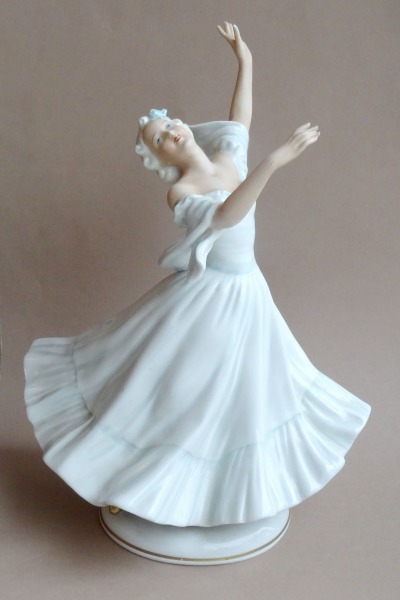 Statuete Dejotāja, roku apgleznojums, zeltījums, Vācija, Vallendorfa, porcelāns, h 26 cm