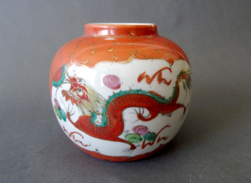 Ķīnas vāzīte, porcelāns h 9 cm; d 10 cm