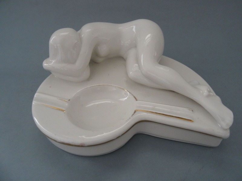 Kuzņecovs - Pelnutrauks, porcelāns, ar plaisu