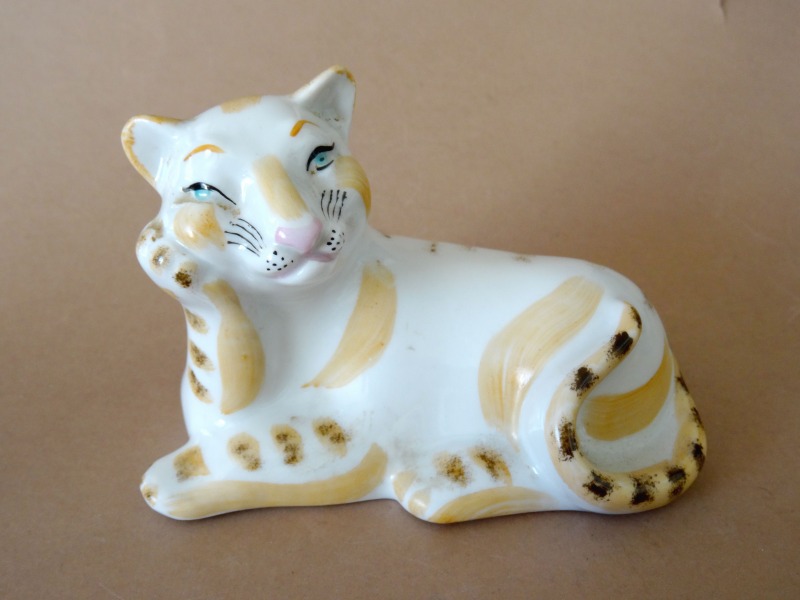 Duļevo - Kaķis, porcelāns, h 7.5 cm, garums 10 cm