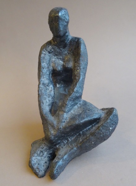 S. Eglīte - Sēdošā, 1983., šamots, glazūra, h 14 cm