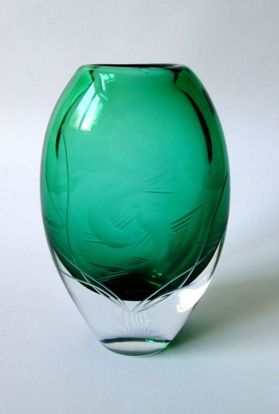 Zviedru stikla vāze ar delfīniem h 12 cm