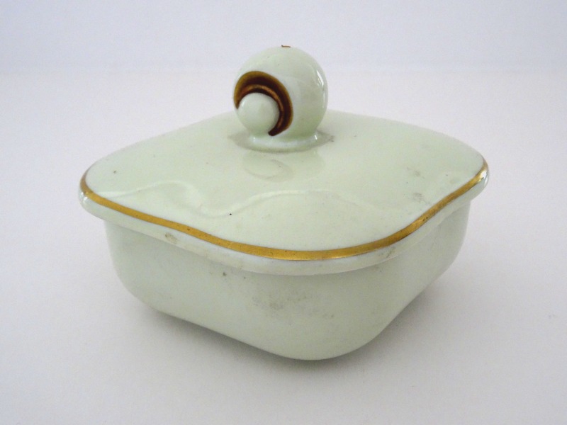 Jessen - Casket, porcelain 10x10 cm