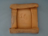Sienas dekors Vecrīga, 1977., iniciāļi G. B., keramika, 13x12 cm