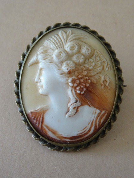 Kameja 4.7x4 cm