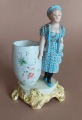 Kuzņecovs - Sālstrauks Jauna meitene ar vāzi, 19.gs., porcelāns, h 14 cm