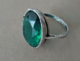 Silver ring with green stone, 3.70 g.