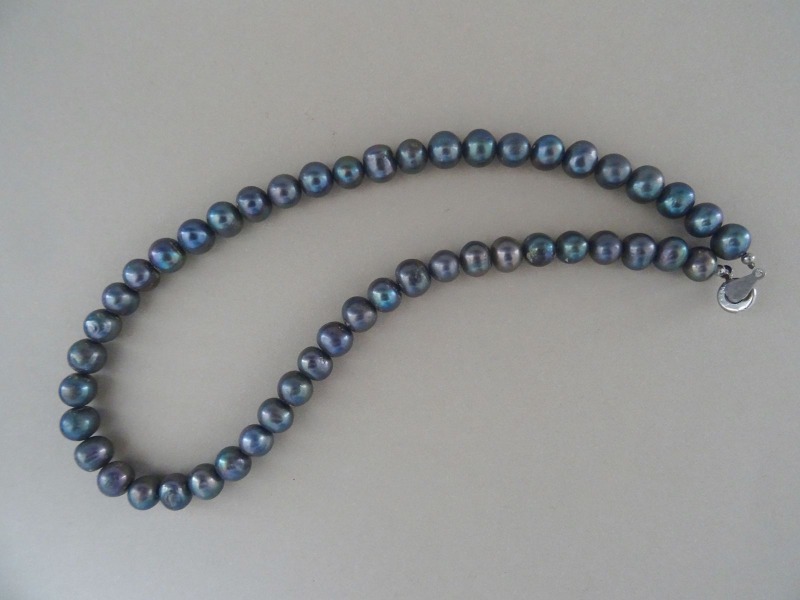Pearl necklace. Length 45 cm