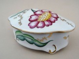 Rīgas keramikas fabrika - pūdernīca, V. Kauriņš, porcelāns, zeltījums, 1947, vāciņš ar nelielu defek