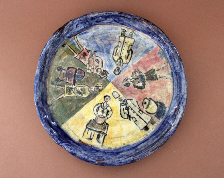 Ceramic plate with the initial &amp;quot;Ж&amp;quot; d 19 cm