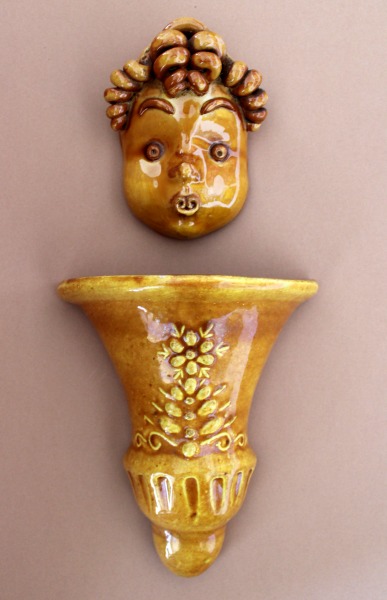 Kombināts Māksla - Sienas dekori 2.gab., vāzes h 17 cm, keramika
