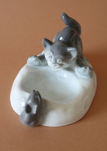 Kuznetsov - Ashtray, porcelain, h 10 cm; w 13 cm