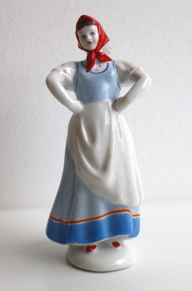 LFZ - Dejotāja, porcelāns h 16.5 cm