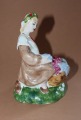 Baranivka - Pioniere ar vīnogām, porcelāns, h 13 cm