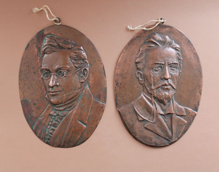 Dzejnieku portreti, metāls 2.gab. A. Čehovs un A. Gribojedovs, 23x16 cm