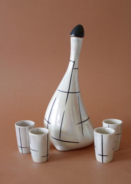 Liķiera komplekts karafe + 4 glāzītes, porcelāns h 21.5 cm