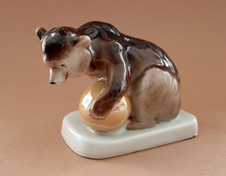 RPF - Bear with a ball, porcelain, 1953-62, h 9 cm