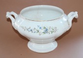 Kuzņecovs KPM Dreyling &amp; Busch -  Terīne, porcelāns h 17.5 x 32 x 24 cm ar defektiem