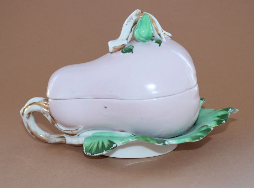 Kuzņecovs - Sviesta trauks bumbieris, porcelāns H 11,5 W 19 cm