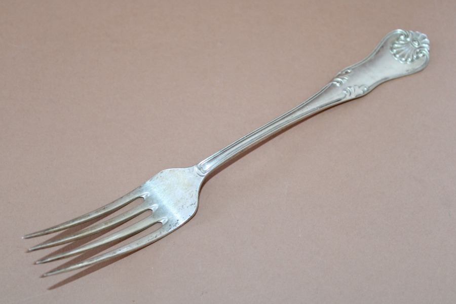 Sudraba dakša, 830 prove, garums 22 cm; svars 55 g.