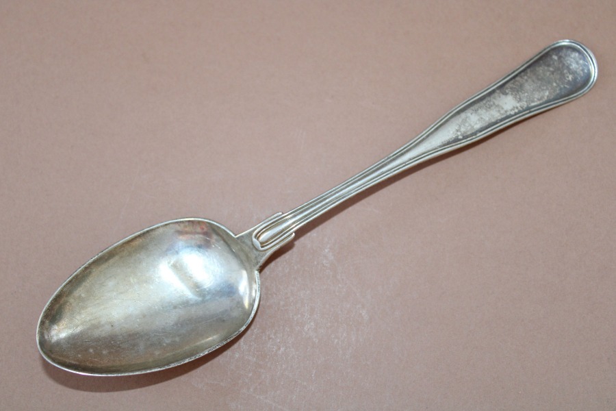 Серебряная ложка, 830 проба, длина 17,5 см; вес 27,84 г.