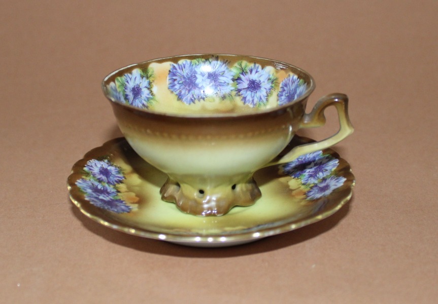 Divnieks ar rudzupuķēm, porcelāns, tases h 4.2 cm; d 7.3 cm