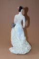 Kijevas eksperimentālā keramikas un mākslas rūpnīca - Karmena. Porcelāns h 23 cm; W 17 cm