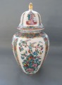 Ķīna - Trauks ar vāku, porcelāns, h 34 cm