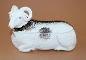 Kuznetsov - Butter dish ram, porcelain H 12 cm W 17 cm