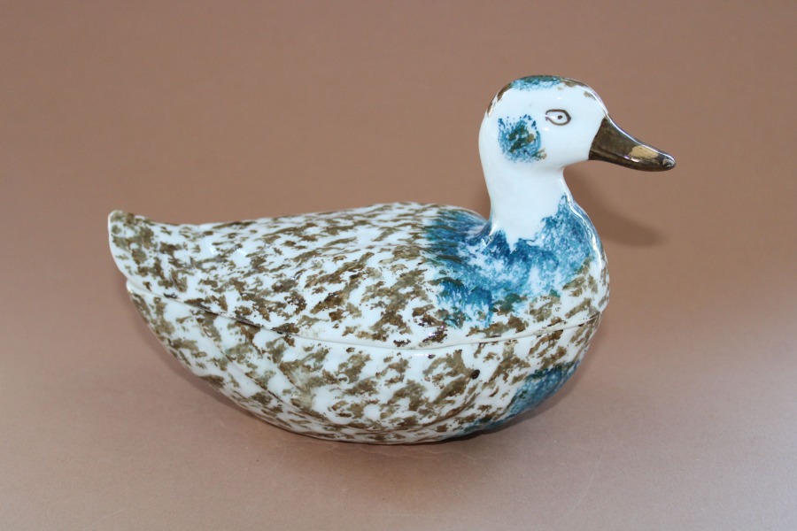 Kuzņecovs - Sviesta trauks pīle, porcelāns h 13 cm; L 19 cm
