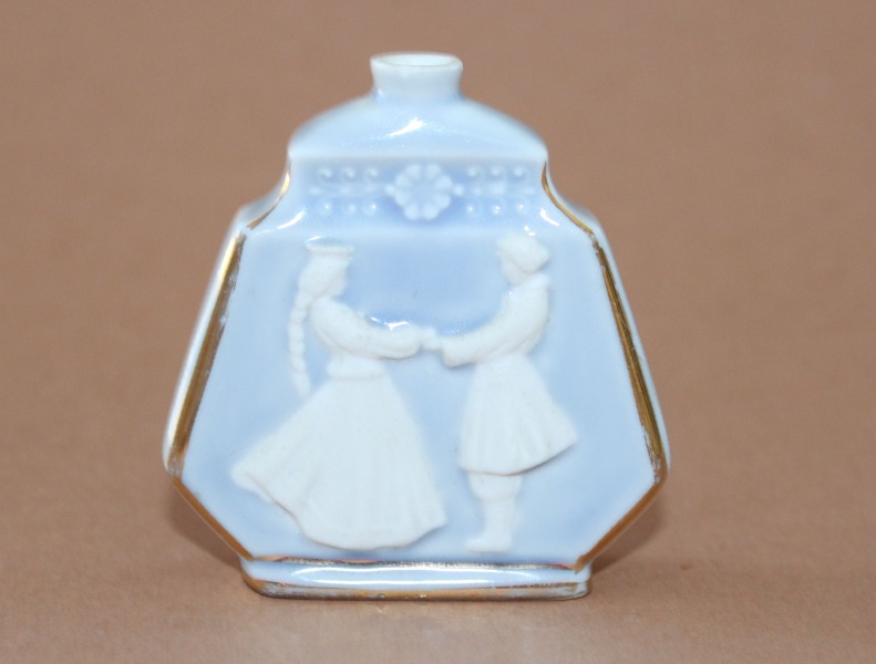 RPR - parfimērijas flakons, porcelāns, formas autore - Zina Ulste, h 6 cm ar plaisu