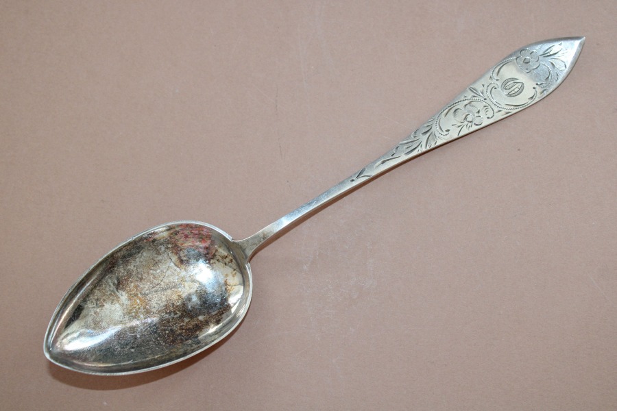 Sudraba ēdamkarote, 830 prove, garums 21 cm; svars 31.2 g.