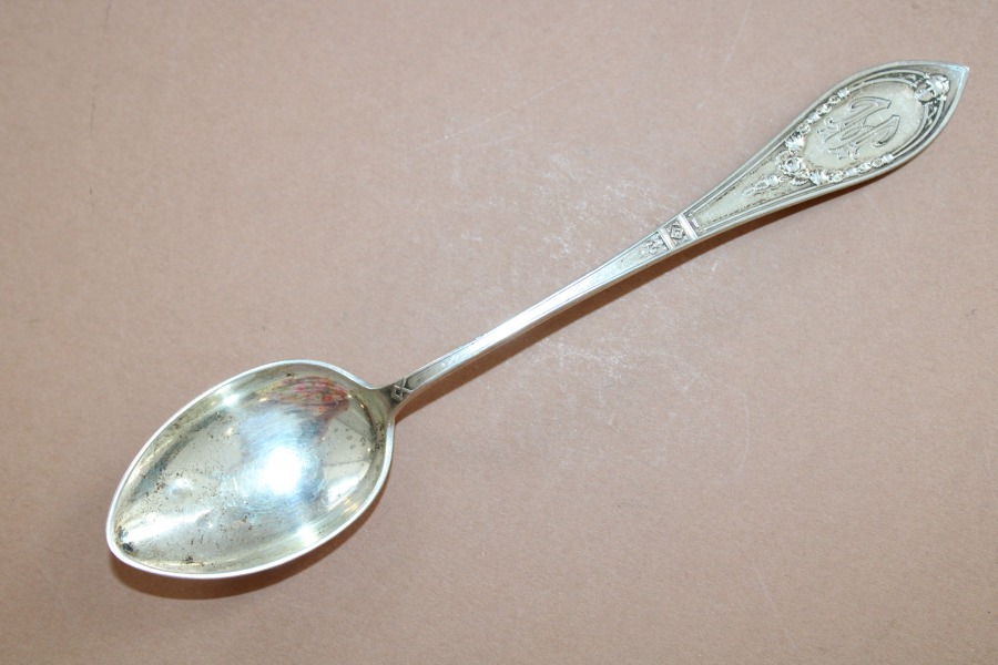 Silver spoon, fineness 830, length 13.5 cm; weight 11.14 g.