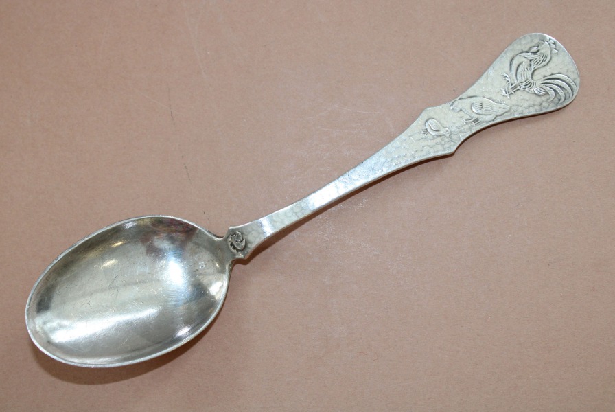 Silver spoon, fineness 830, length 15 cm; weight 25.27 g.