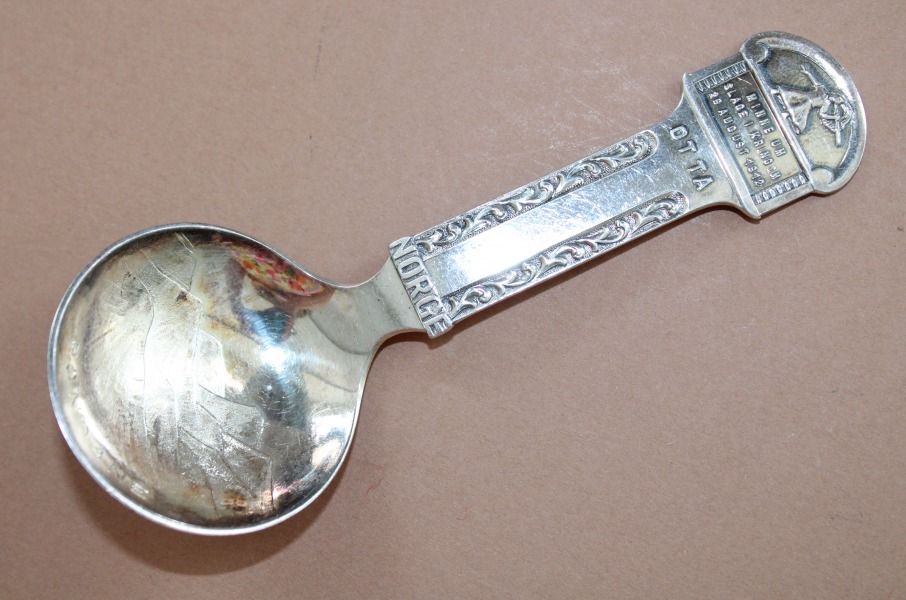 Silver spoon souvenir, fineness 830, length 11.5 cm; weight 27.3 g.