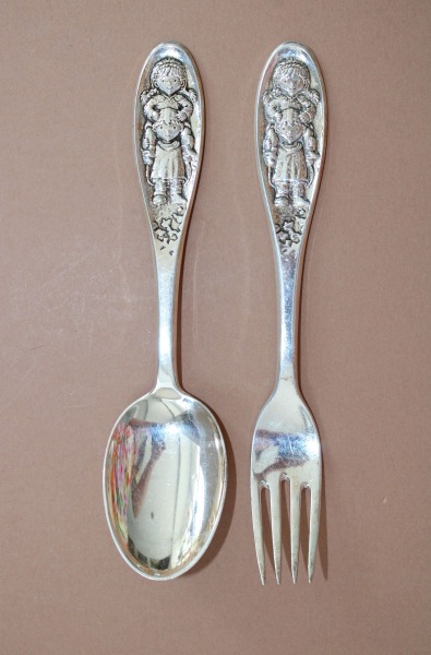 Sudraba karote un dakša, 830 prove, garums 14.5 cm; kopējais svars 58.88 g.
