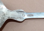 Sudraba karotes, 830 prove, garums 19 cm un 20 cm; kopējais svars ap 78.5 g.