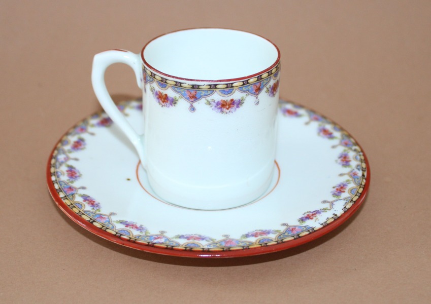 Tase ar apakštasi, porcelāns, Vācija, tases h 5.3 cm; d 5 cm