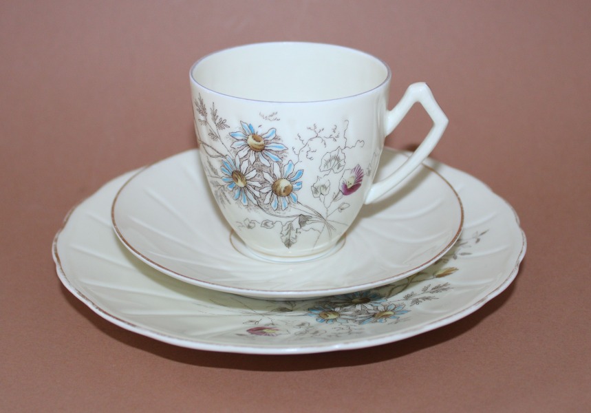 Trījnieks Vācija, ziloņkaula porcelāns, tases h 7 cm; d 7 cm