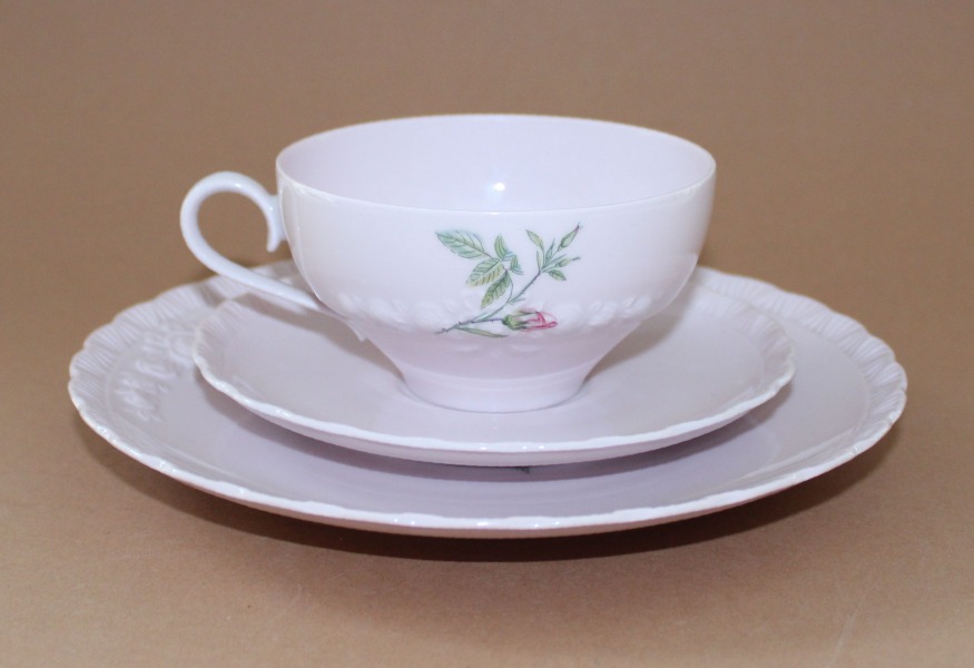 Trījnieks Vācija, rozā porcelāna masa, tases h 5.5 cm; d 10 cm