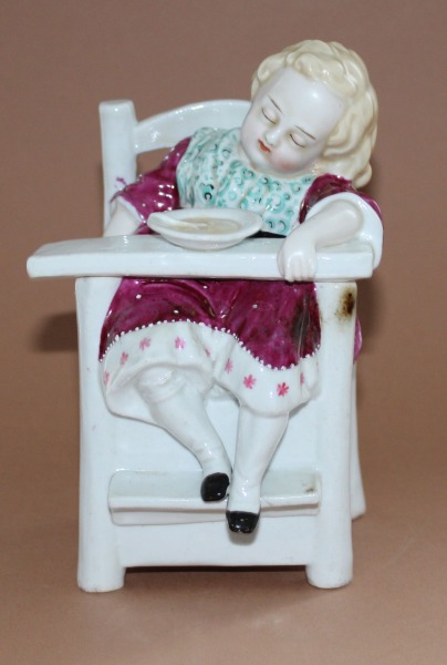 Aizmidzis bērns, 19.gs. beigas, Krievija, porcelāns, h 18 cm