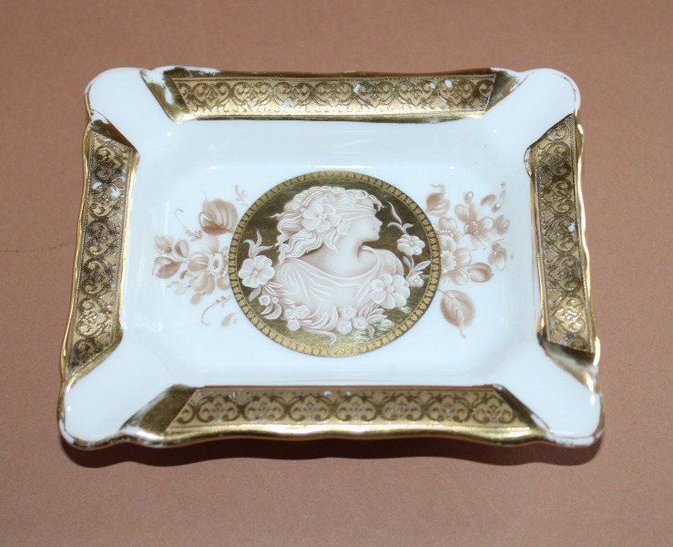 Limoges - Pelnutrauks, porcelāns, 1940.tie gadi, 11x8.5 cm