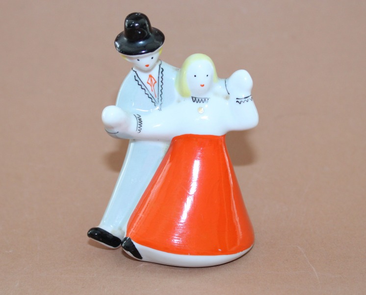 RPR - Jautrais pārītis, 1967., porcelāns, h 9.1 cm Modeļa autors - A. Mellupe
