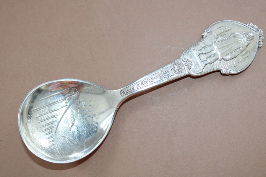 Серебряная ложка, 830 проба, длина 14 см; вес 35,38 г.