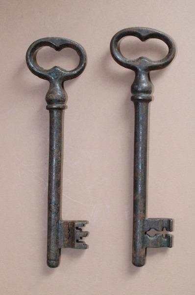 Keys from Riga warehouses beginning of the 20th century, length 19 cm and 18.5 cm