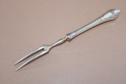 Dakšiņa sudrabs prove 875; garums 19.5 cm; kopējais svars 32 g.